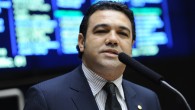 Marco Feliciano não nos representa? O pastor-deputado Marco Feliciano representa aspectos da sociedade brasileira que ainda não conseguimos resolver completamente, pois os preconceitos de gênero, sexualidade, raça e religião ainda estão amplamente presentes em nossa cultura, e precisamos ser representados em nosso ideal democrático