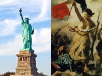 À direita, a Estátua da Liberdade; à esquerda, A Liberdade Liderando o Povo, de Eugène Delacroix