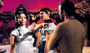 Capitão Kirk no planeta Vulcano, durante o pon farr de Spock